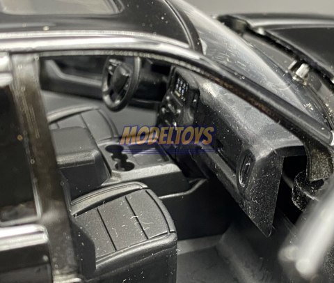 GMC Sierra Denali Crew Cab 1:27 Motormax 79362 GMC Sierra Denali Crew Cab 1:27 Motormax 79362