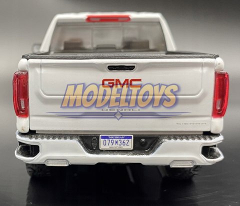 GMC Sierra Denali Crew Cab 1:27 Motormax 79362 GMC Sierra Denali Crew Cab 1:27 Motormax 79362