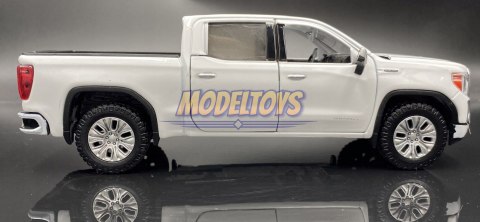 GMC Sierra Denali Crew Cab 1:27 Motormax 79362 GMC Sierra Denali Crew Cab 1:27 Motormax 79362
