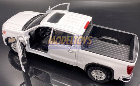 GMC Sierra Denali Crew Cab 1:27 Motormax 79362 GMC Sierra Denali Crew Cab 1:27 Motormax 79362