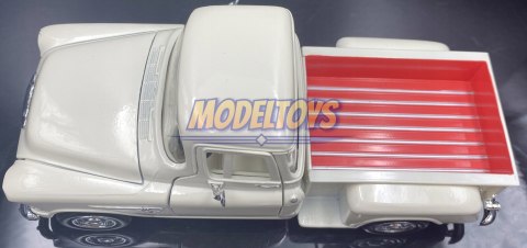 Chevy 1955 Stepside 5100 1:24 Motormax 73236 Chevy 1955 Stepside 5100 1:24 Motormax 73236