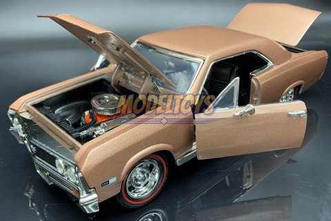 Chevy CHEVELLE SS 396 1:18 model Motormax 73104 Chevy CHEVELLE SS 396 1:18 model Motormax 73104