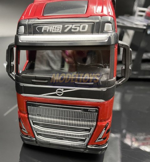 VOLVO FH16 laweta lora Land Rover LRX Bburago 1:43