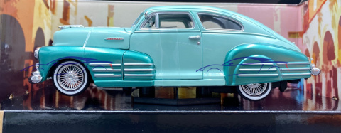 Chevy Aerosedan Fleetline '48 1:24 Motormax 79027 Chevy Aerosedan Fleetline '48 1:24 Motormax 79027
