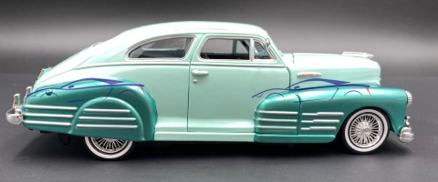 Chevy Aerosedan Fleetline '48 1:24 Motormax 79027 Chevy Aerosedan Fleetline '48 1:24 Motormax 79027
