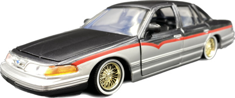 Ford Crown Victoria 93-97 1:24 Motormax 79024 Ford Crown Victoria 93-97 1:24 Motormax 79024