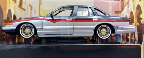 Ford Crown Victoria 93-97 1:24 Motormax 79024 Ford Crown Victoria 93-97 1:24 Motormax 79024