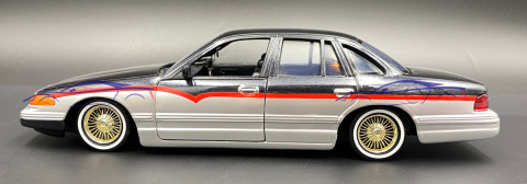 Ford Crown Victoria 93-97 1:24 Motormax 79024 Ford Crown Victoria 93-97 1:24 Motormax 79024