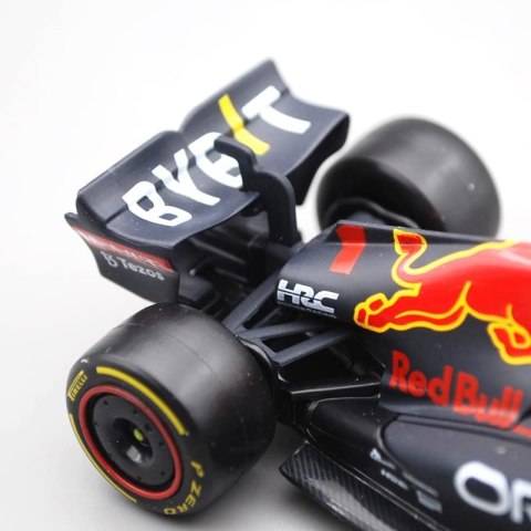 RB18 F1 RedBull 2022 Verstappen KASK BBurago 1:43 RB18 F1 RedBull 2022 Verstappen KASK BBurago 1:43