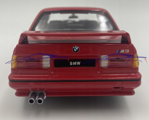 BMW M3 (E30) 1986 1:24 model Bburago 21100 red BMW M3 (E30) 1986 1:24 model Bburago 21100 red