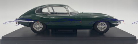 Jaguar E-Type British green 124149 WhiteBox 1:24 Jaguar E-Type British green 124149 WhiteBox 1:24