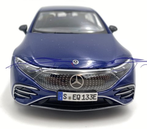 MERCEDES BENZ EQS 2022 1/27 dark blue Maisto 32902 MERCEDES BENZ EQS 2022 1/27 dark blue Maisto 32902