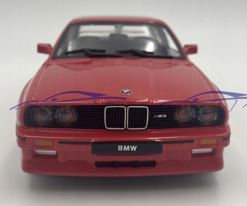 BMW M3 (E30) 1986 1:24 model Bburago 21100 red BMW M3 (E30) 1986 1:24 model Bburago 21100 red