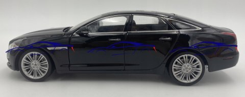 Jaguar XJ 2010 metal model Welly 1:24 Jaguar XJ 2010 metal model Welly 1:24