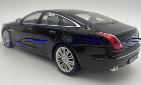 Jaguar XJ 2010 metal model Welly 1:24 Jaguar XJ 2010 metal model Welly 1:24