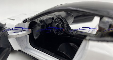 Aston Martin DB11 white 1:24 model Motormax 79345 Aston Martin DB11 white 1:24 model Motormax 79345