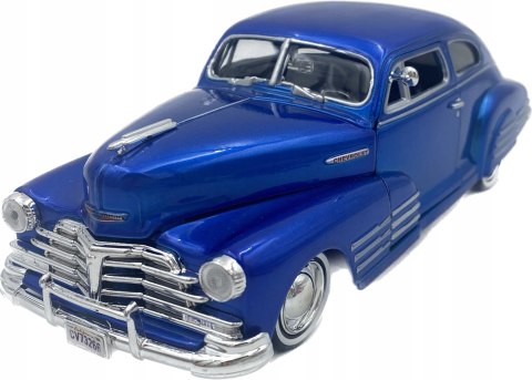 Chevrolet Aerosedan Fleetline 1:24 Motormax 73266 Chevrolet Aerosedan Fleetline 1:24 Motormax 73266