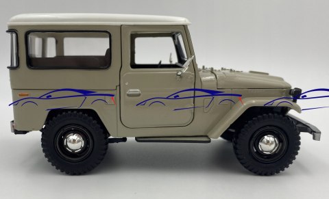 Toyota FJ 40 Hard Top 1:24 beige Motormax 79323 Toyota FJ 40 Hard Top 1:24 beige Motormax 79323