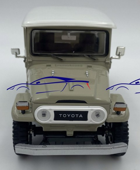 Toyota FJ 40 Hard Top 1:24 beige Motormax 79323 Toyota FJ 40 Hard Top 1:24 beige Motormax 79323