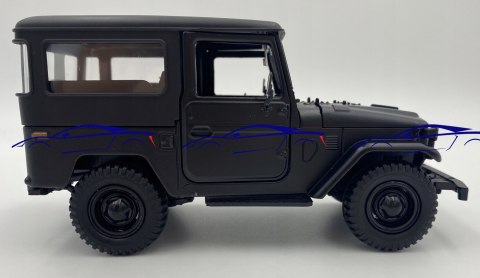 Toyota FJ 40 Hard Top 1:24 black Motormax 79323 Toyota FJ 40 Hard Top 1:24 black Motormax 79323