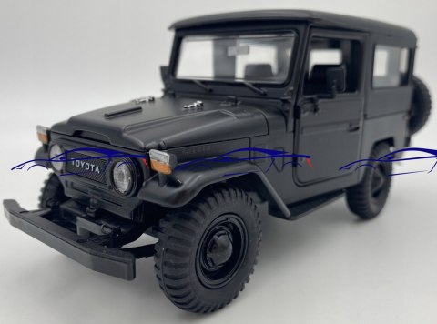Toyota FJ 40 Hard Top 1:24 black Motormax 79323 Toyota FJ 40 Hard Top 1:24 black Motormax 79323