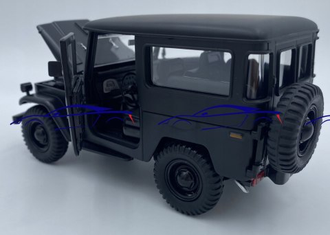 Toyota FJ 40 Hard Top 1:24 black Motormax 79323 Toyota FJ 40 Hard Top 1:24 black Motormax 79323