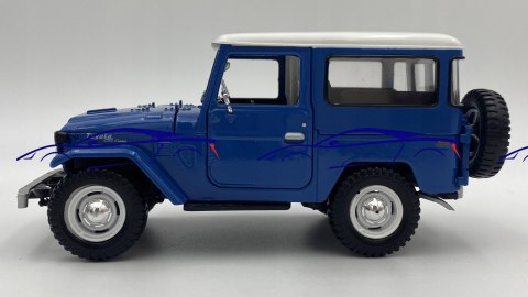 Toyota FJ 40 Hard Top 1:24 blue Motormax 79323 Toyota FJ 40 Hard Top 1:24 blue Motormax 79323