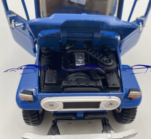 Toyota FJ 40 Hard Top 1:24 blue Motormax 79323 Toyota FJ 40 Hard Top 1:24 blue Motormax 79323