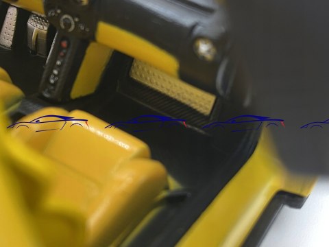 FERRARI ENZO yellow model Bburago 26006 1:24 FERRARI ENZO yellow model Bburago 26006 1:24