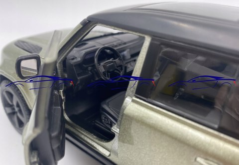 Land Rover Defender 2022 1:24 green Bburago 21101 Land Rover Defender 2022 1:24 green Bburago 21101