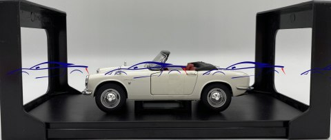 Honda S800 model 1:24 WhiteBox 124184 Honda S800 model 1:24 WhiteBox 124184