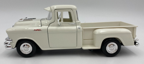 1955 GMC Blue Chip Pick-up cream 1:24 Motormax 79383 1955 GMC Blue Chip Pick-up cream 1:24 Motormax 79383