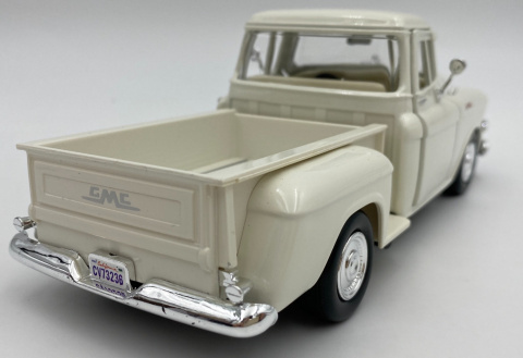 1955 GMC Blue Chip Pick-up cream 1:24 Motormax 79383 1955 GMC Blue Chip Pick-up cream 1:24 Motormax 79383