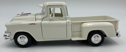 1955 GMC Blue Chip Pick-up cream 1:24 Motormax 79383 1955 GMC Blue Chip Pick-up cream 1:24 Motormax 79383