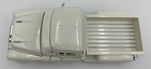 1955 GMC Blue Chip Pick-up cream 1:24 Motormax 79383 1955 GMC Blue Chip Pick-up cream 1:24 Motormax 79383
