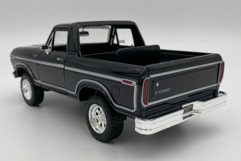 Ford Bronco (hard top) 1978 1:24 Motormax 79374 black Ford Bronco (hard top) 1978 1:24 Motormax 79374 black