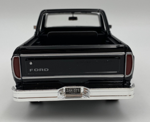 Ford Bronco (hard top) 1978 1:24 Motormax 79374 black Ford Bronco (hard top) 1978 1:24 Motormax 79374 black