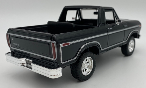 Ford Bronco (hard top) 1978 1:24 Motormax 79374 black Ford Bronco (hard top) 1978 1:24 Motormax 79374 black