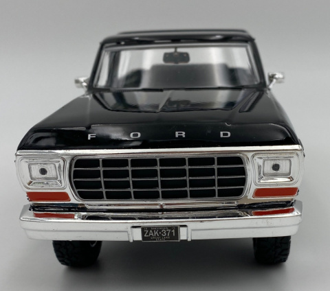 Ford Bronco (hard top) 1978 1:24 Motormax 79374 black Ford Bronco (hard top) 1978 1:24 Motormax 79374 black