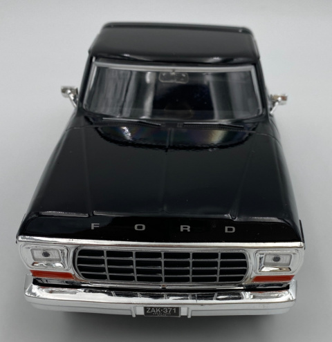 Ford Bronco (hard top) 1978 1:24 Motormax 79374 black Ford Bronco (hard top) 1978 1:24 Motormax 79374 black