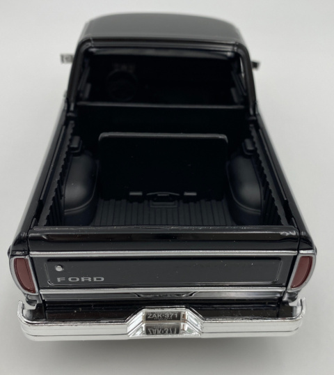 Ford Bronco (hard top) 1978 1:24 Motormax 79374 black Ford Bronco (hard top) 1978 1:24 Motormax 79374 black