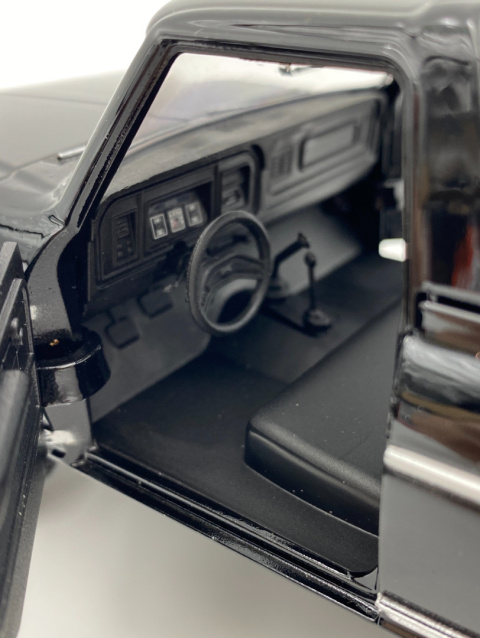Ford Bronco (hard top) 1978 1:24 Motormax 79374 black Ford Bronco (hard top) 1978 1:24 Motormax 79374 black