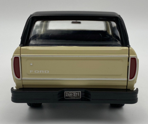 Ford Bronco (hard top) 1978 1:24 Motormax 79373 beż/brąz Ford Bronco (hard top) 1978 1:24 Motormax 79373 beż/brąz