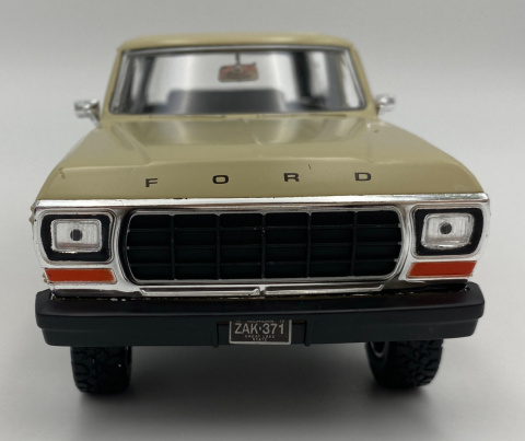 Ford Bronco (hard top) 1978 1:24 Motormax 79373 beż/brąz Ford Bronco (hard top) 1978 1:24 Motormax 79373 beż/brąz
