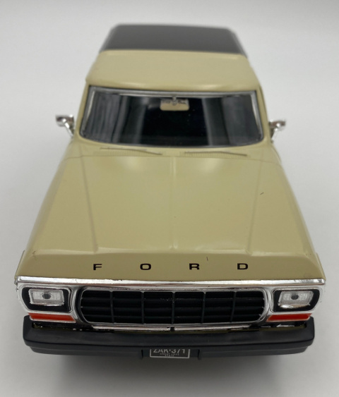 Ford Bronco (hard top) 1978 1:24 Motormax 79373 beż/brąz Ford Bronco (hard top) 1978 1:24 Motormax 79373 beż/brąz