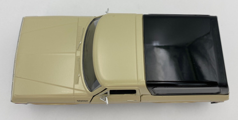 Ford Bronco (hard top) 1978 1:24 Motormax 79373 beż/brąz Ford Bronco (hard top) 1978 1:24 Motormax 79373 beż/brąz