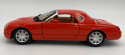 Ford THUNDERBIRD rok 2002 1:24 Motormax 79853 red JAMES BOND