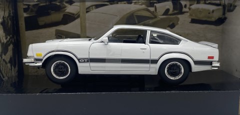 Chevrolet Vega GT 1974 1:24 Motormax 79048 biały Chevrolet Vega GT 1974 1:24 Motormax 79048 biały