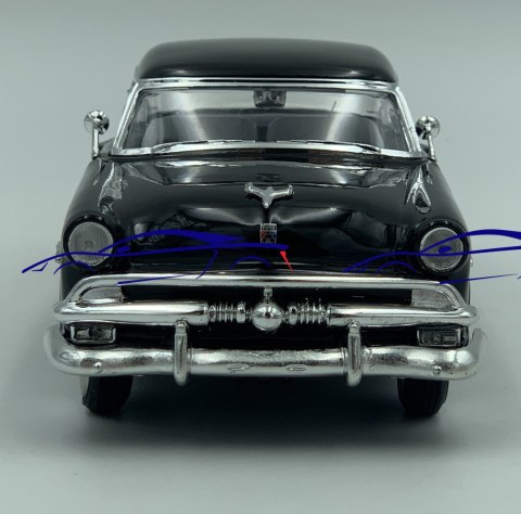 FORD CRESTLINE VICTORIA model 1953 WELLY 1:24 black FORD CRESTLINE VICTORIA model 1953 WELLY 1:24 black