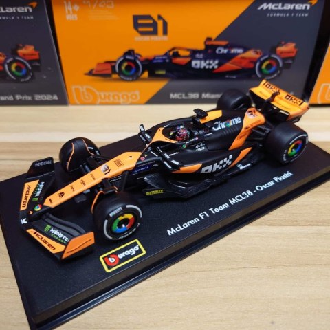 McLaren MCL38 GP Miami F1 2024 #81 Piastri KASK BBurago 1:43 McLaren MCL38 GP Miami F1 2024 #81 Piastri KASK BBurago 1:43